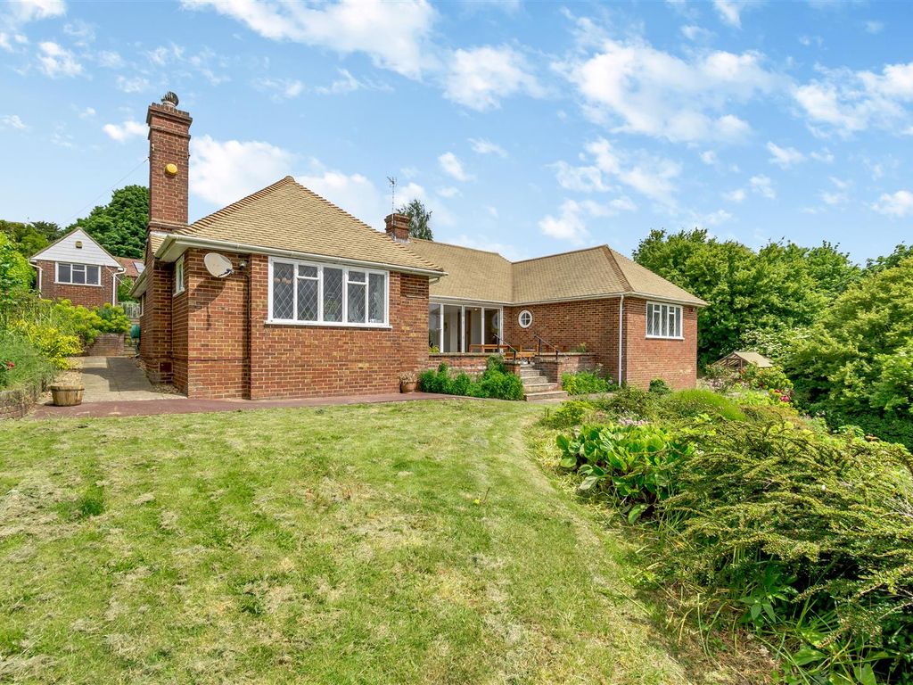 3 bed bungalow for sale in Chart Road, Sutton Valence, Maidstone ME17