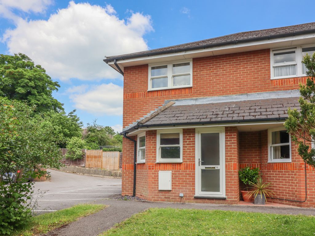 2 bed end terrace house to rent in 32 Bell House, Headley Close