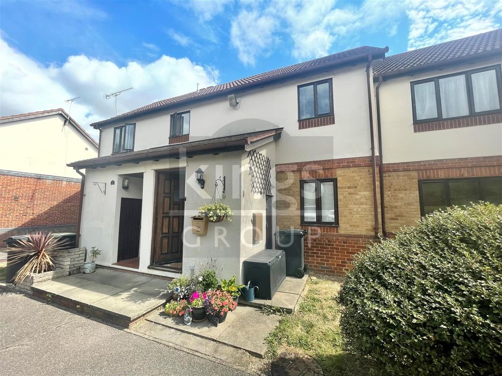 2 bed for sale in Acacia Court, Lamplighters Close, Waltham