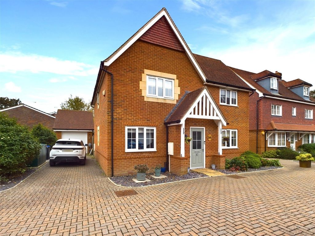 4 bed detached house for sale in Chawton Gate, Worthing BN14, £700,000