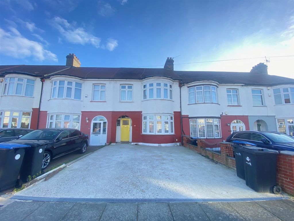 3 bed property for sale in Ashley Gardens, London N13 Zoopla