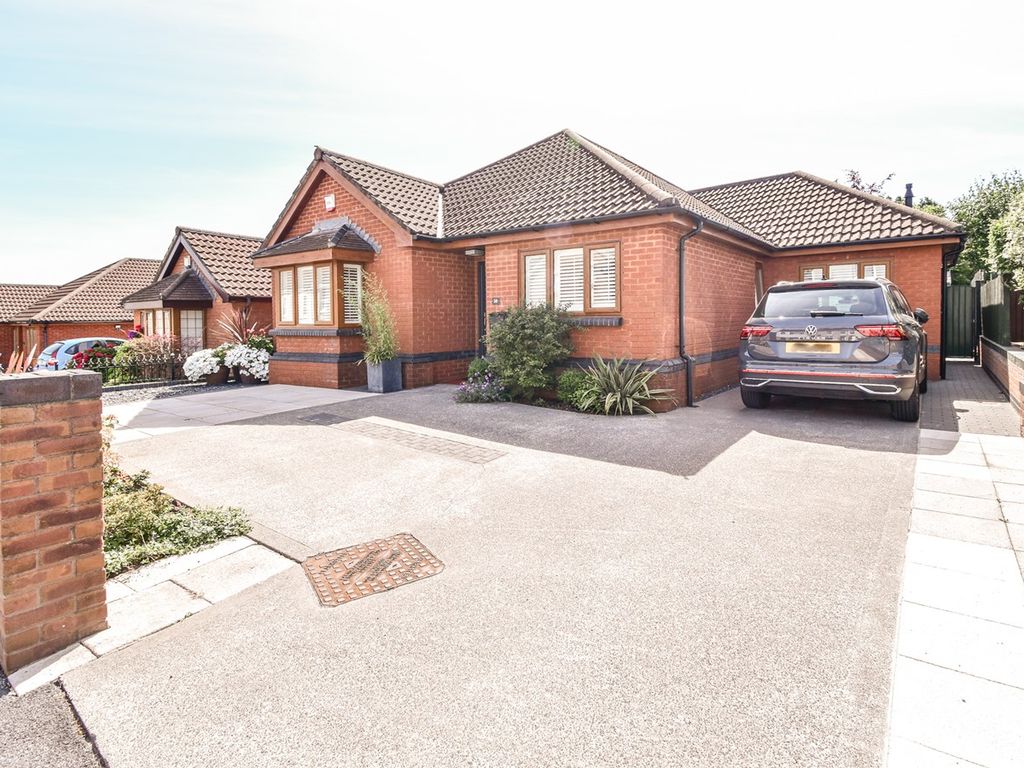 2 bed detached bungalow for sale in Hendre Road, Llangennech, Llanelli SA14 Zoopla