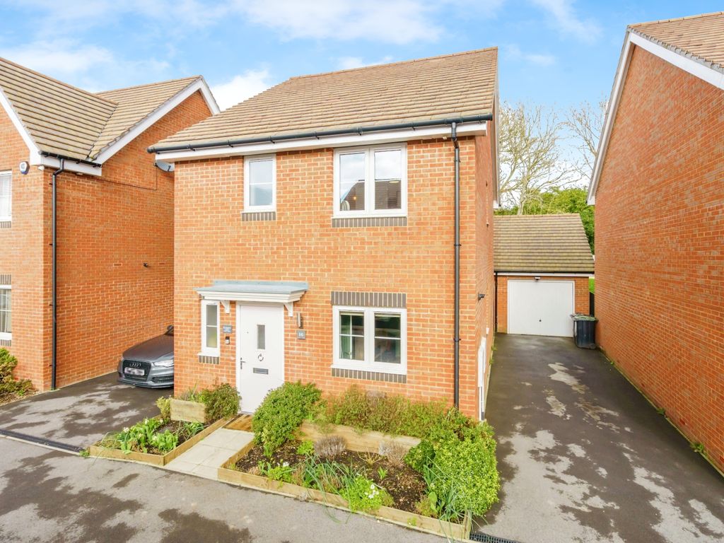 3 bed detached house for sale in Normandy Way, Havant PO9, £400,000 Zoopla