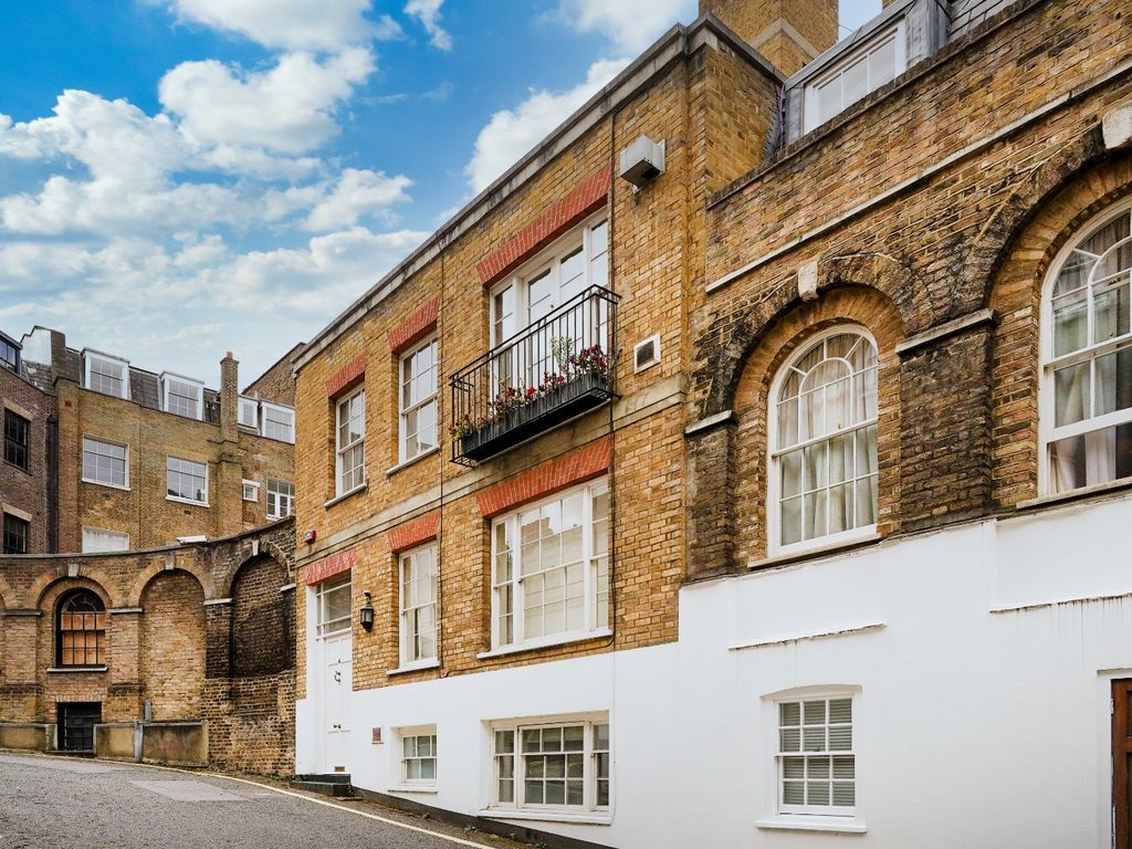 Deans Mews, Marylebone, London W1G  