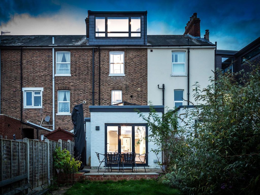 4 bed town house for sale in Silverdale Road, Tunbridge Wells TN4, £