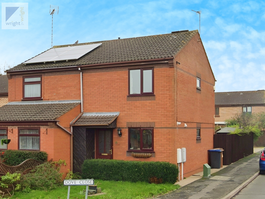 2 bed semidetached house to rent in Dove Close, Hinckley LE10, £895