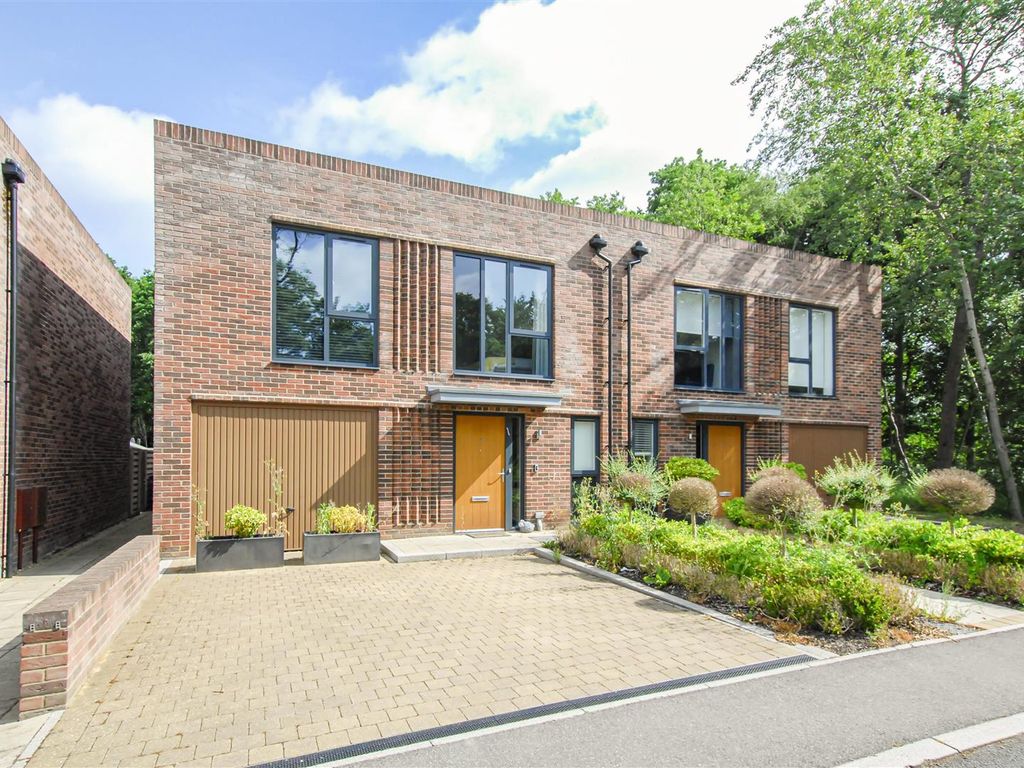 4 bed semidetached house for sale in Barnes Wallis Way, Bricket Wood