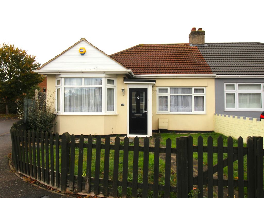 2 bed bungalow for sale in Ellis Avenue, Rainham RM13, £425,000 Zoopla