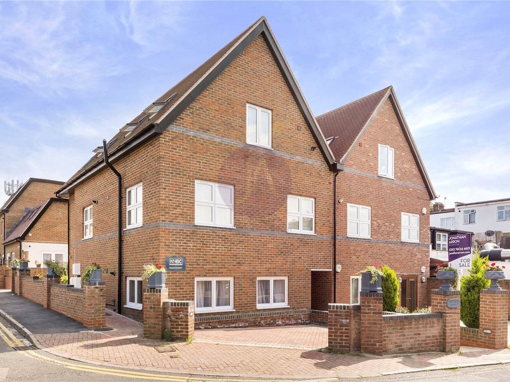 2 bed flat for sale in Mentana Court, Leeway Close, Hatch End, Pinner