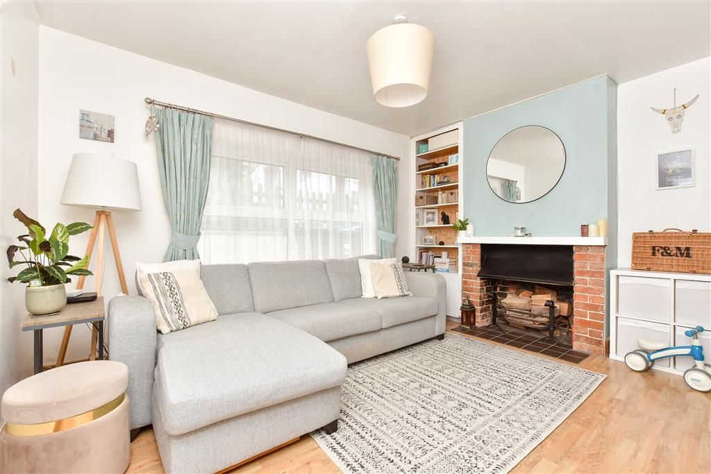 3 bed semidetached house for sale in Commonwealth Road, Caterham
