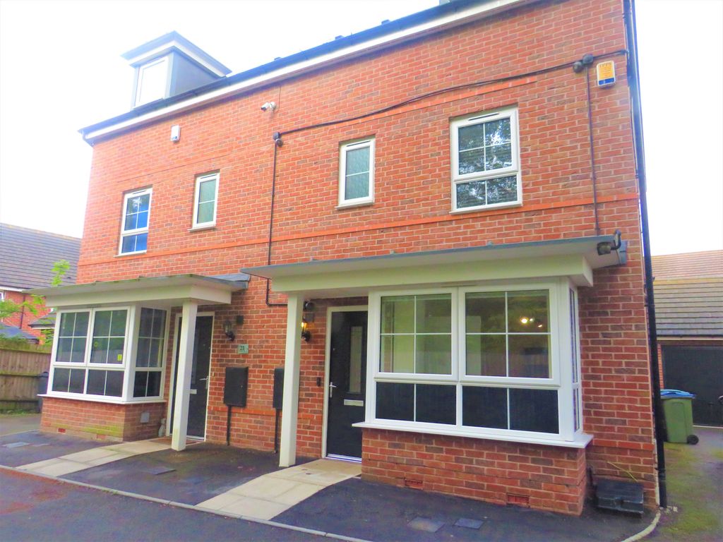 4 bed property to rent in Parkers Way, Tipton DY4 Zoopla