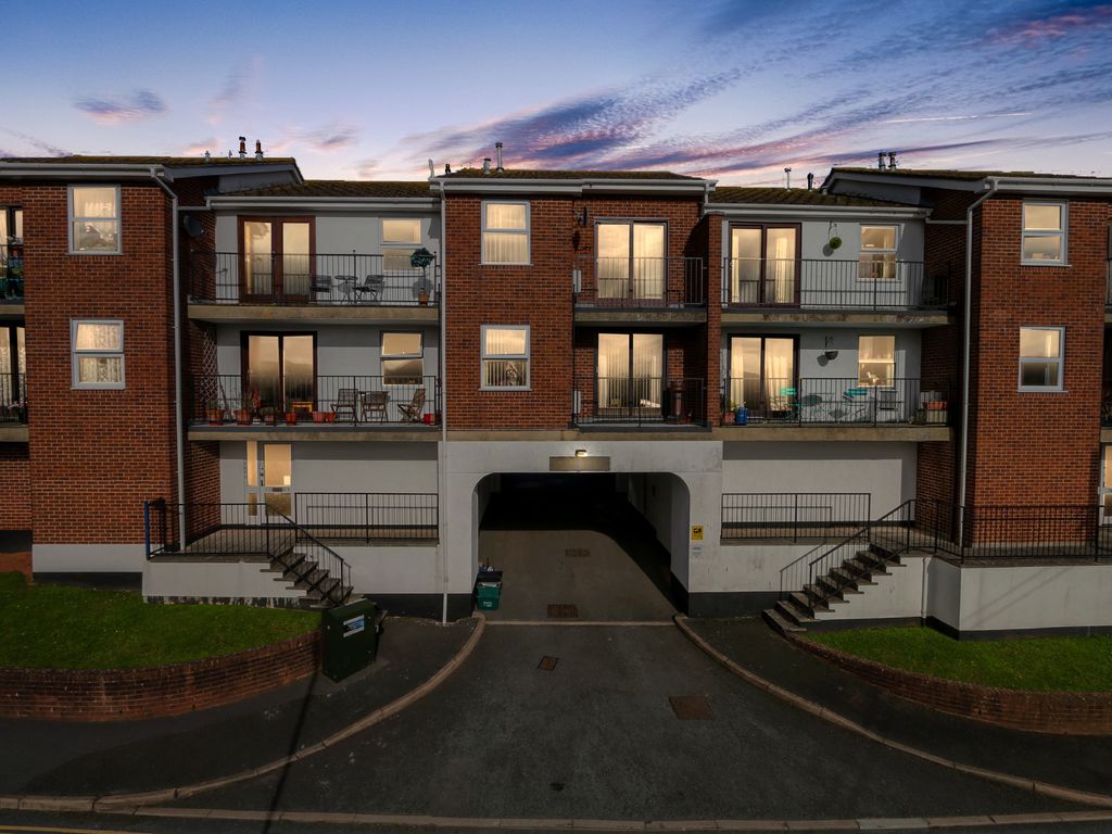 2 bed flat to rent in Coombe Vale Road, Teignmouth TQ14, £875 pcm Zoopla