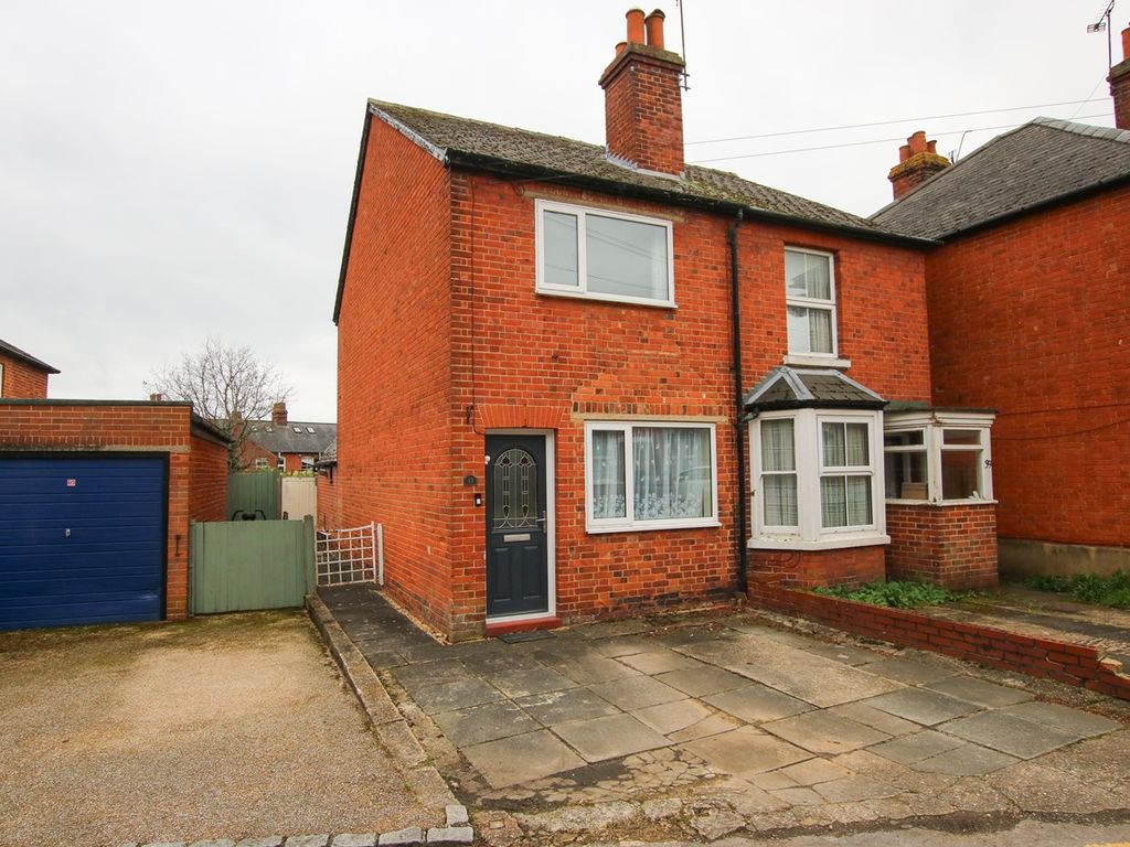 2 bed semidetached house for sale in Howard Road, Wokingham RG40, £