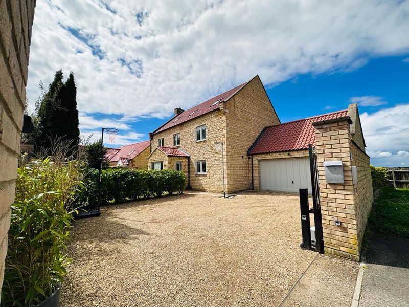 6 bed detached house for sale in Dickens Close, Langtoft, Peterborough