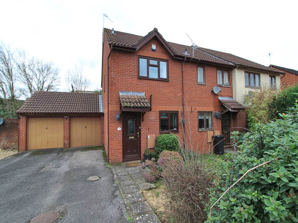 2 bed end terrace house to rent in Woodlands Road, Charfield, Wotton