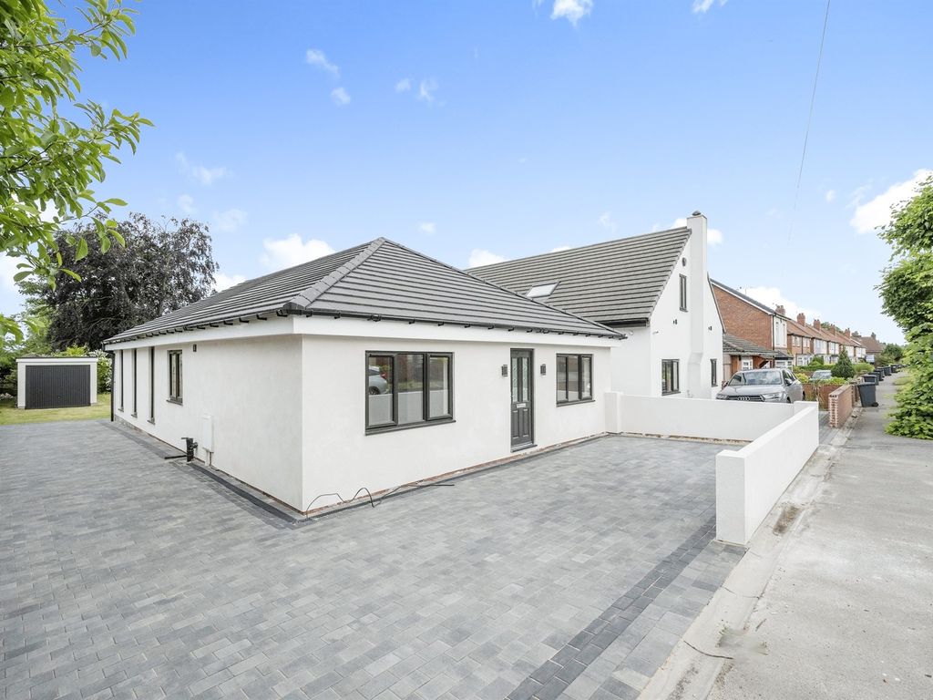 3 bed detached bungalow for sale in The Grove, Wheatley Hills