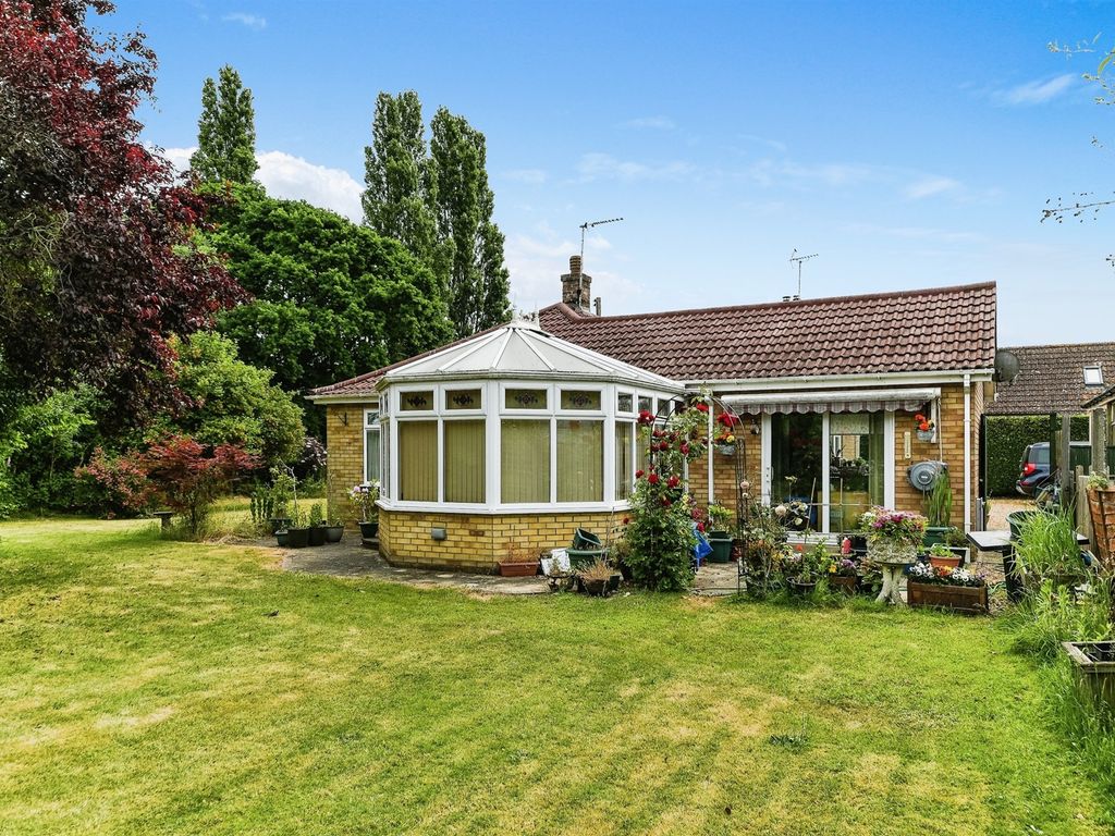 3 bed detached bungalow for sale in Common Road, Runcton Holme, King's
