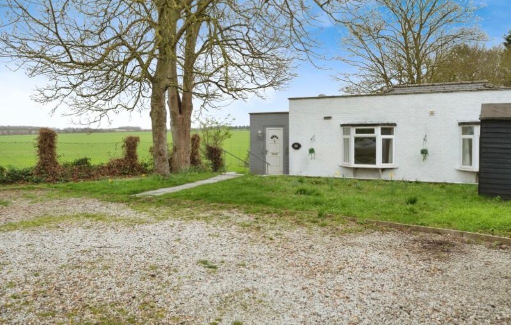 3 bed detached bungalow for sale in Field View, Babraham, Cambridge