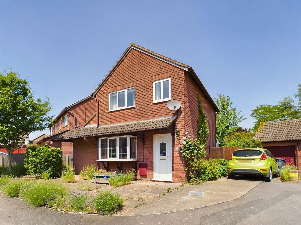 3 bed detached house for sale in Coldray Close, Gloucester