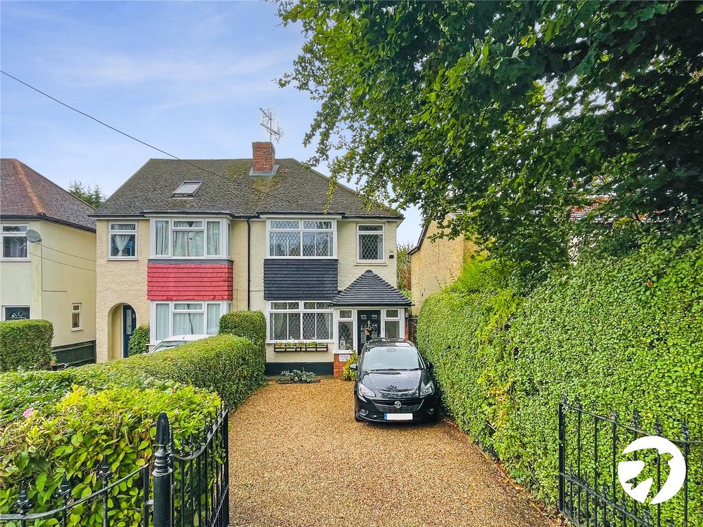 3 bed semidetached house for sale in London Road, West Kingsdown