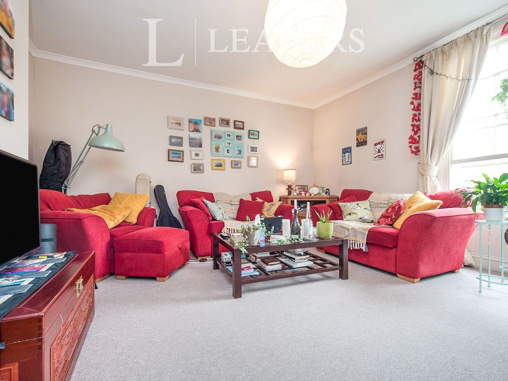 1 bed flat to rent in Street, Cheltenham GL52, £795 pcm Zoopla