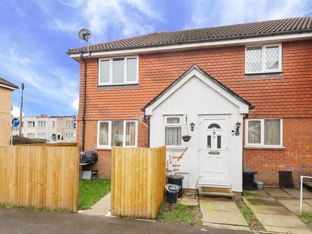 2 bed for sale in Heathcote Way, Yiewsley, West Drayton UB7