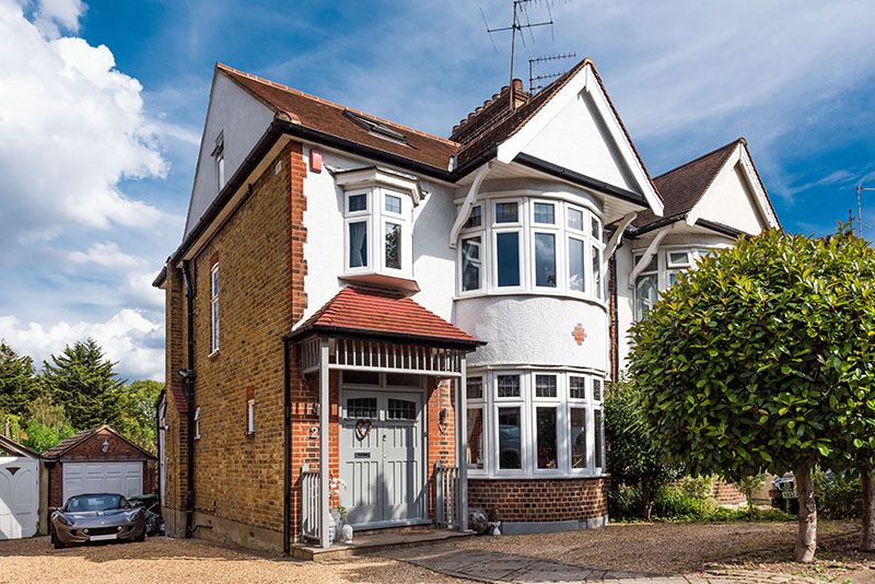 4 bed semidetached house for sale in Park Drive, London N21, £