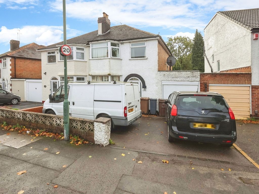 3 bed semidetached house for sale in Lyndon Road, Solihull B92, £