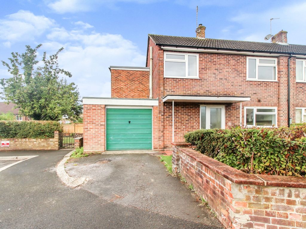 4 bed semidetached house to rent in Kenmore Drive, Yeovil, Somerset