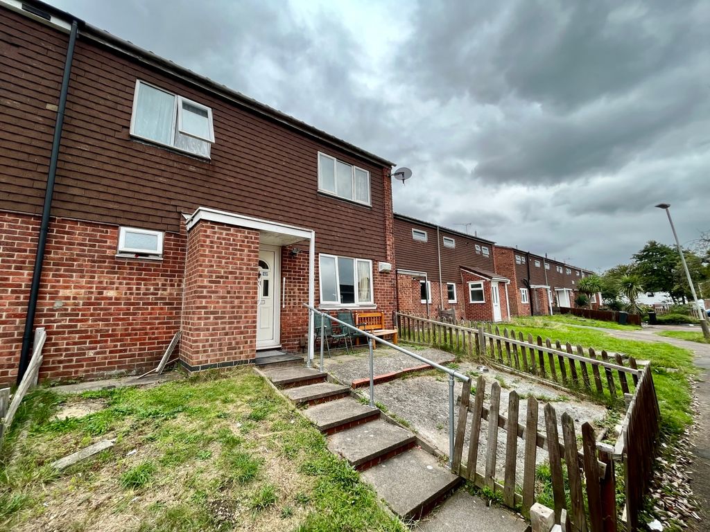 4 bed end terrace house for sale in Allinson Close, Leicester