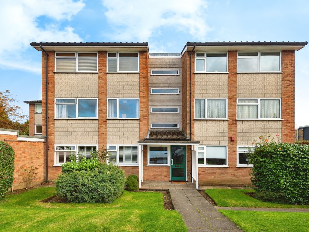 2 bed flat for sale in Maybury Close, Tadworth KT20, £318,500 Zoopla