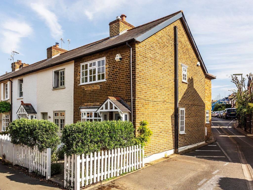 2 bed end terrace house for sale in Portmore Cottages, Church Walk