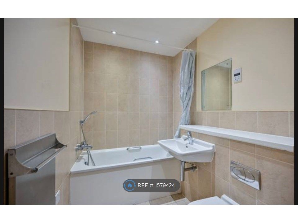 2 bed flat to rent in Sovereign Heights, Colnbrook SL3 Zoopla