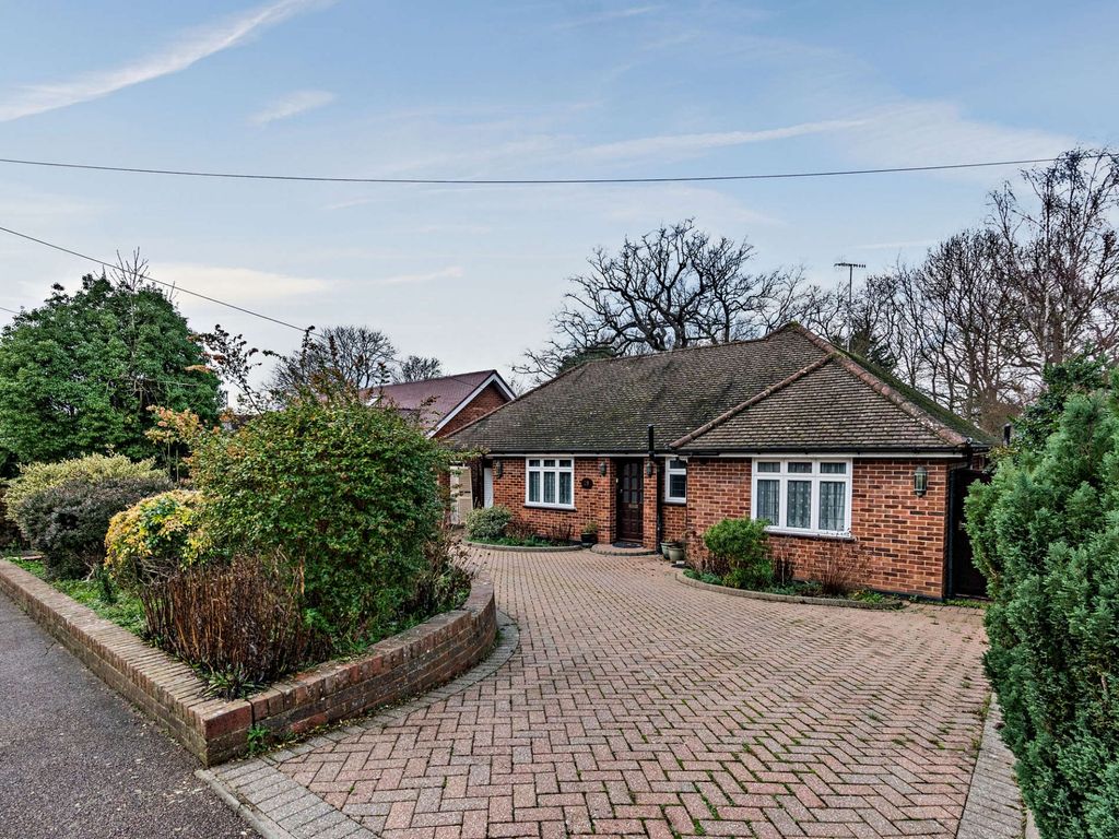 3 bed bungalow for sale in Avenue, Northwood HA6 Zoopla