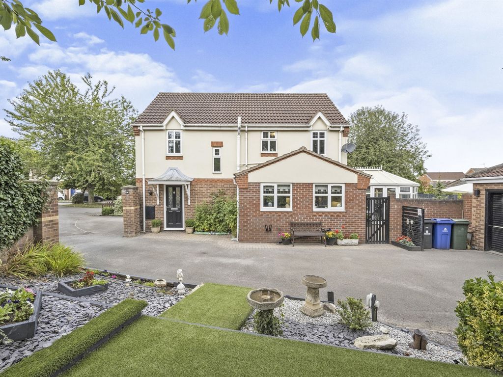 4 bed detached house for sale in Ashton Drive, Kirk Sandall, Doncaster