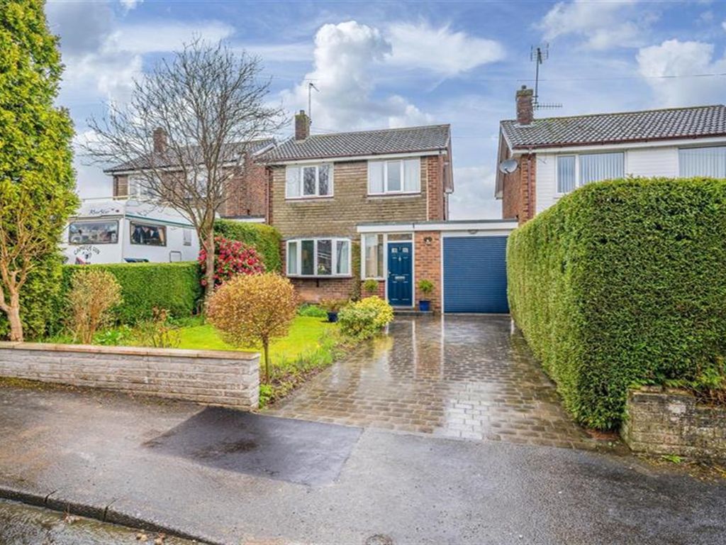 3 bed detached house for sale in Cotswold Close, Glossop SK13 Zoopla