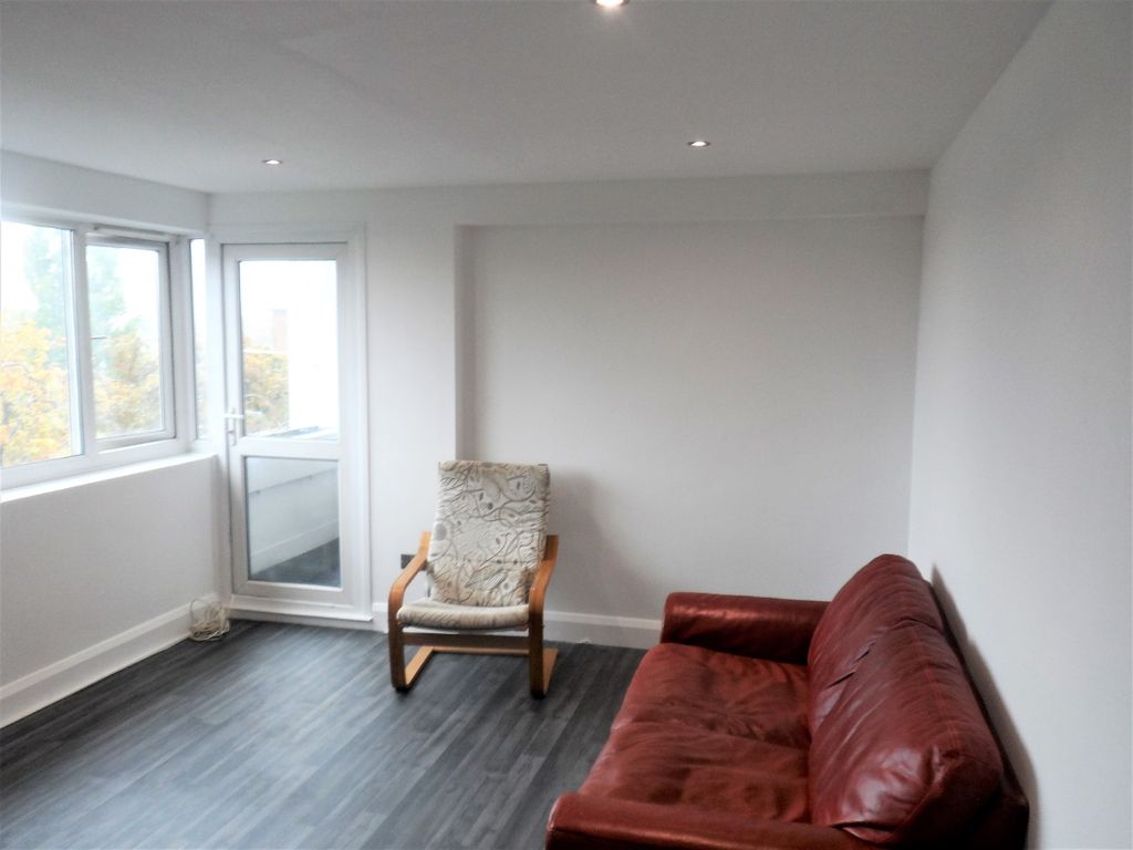 3 bed flat to rent in Studley Road, Stockwell, London SW4 Zoopla