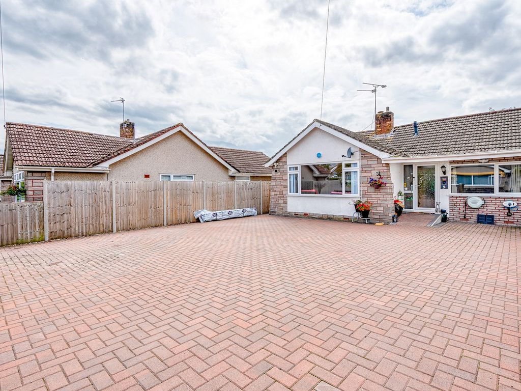 3 bed semidetached bungalow for sale in Beechwood Avenue, Locking