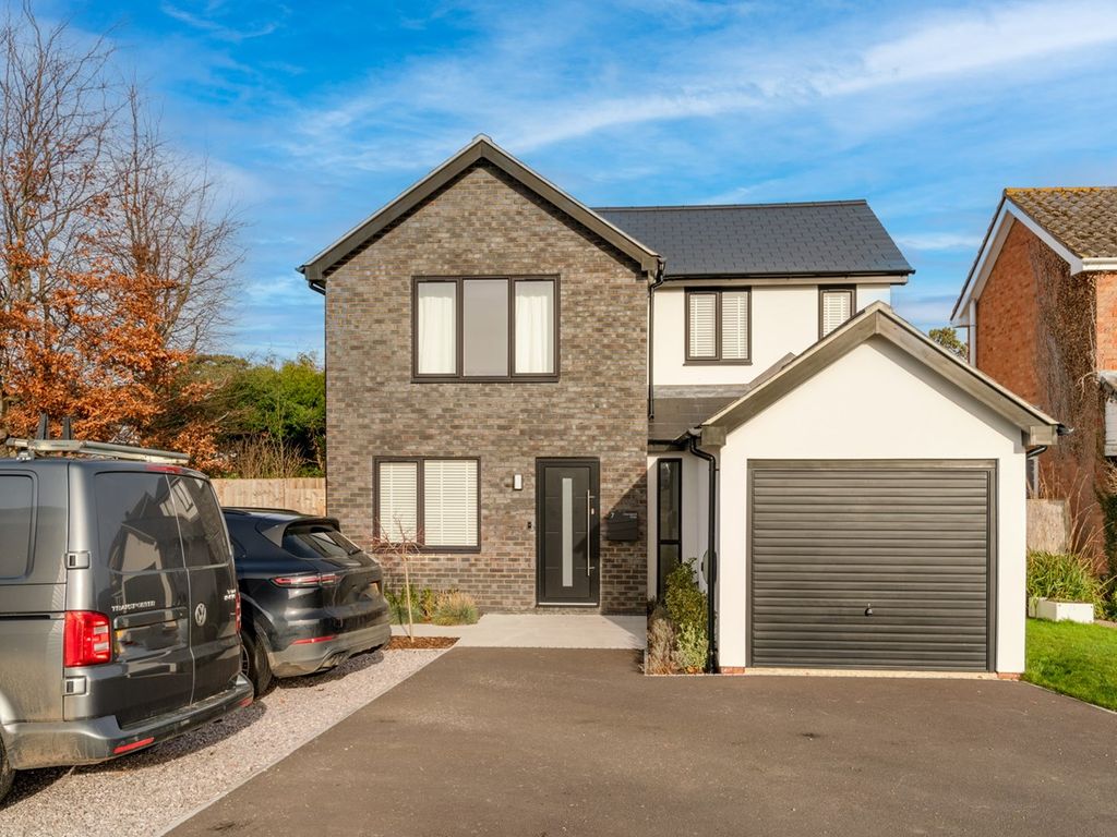 4 bed detached house for sale in Charnwood Close, Leckhampton