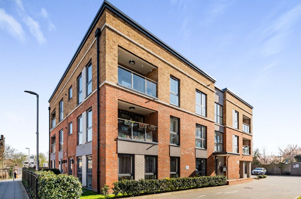 2 bed flat for sale in Arla Place, Ruislip, Middlesex HA4, £400,000