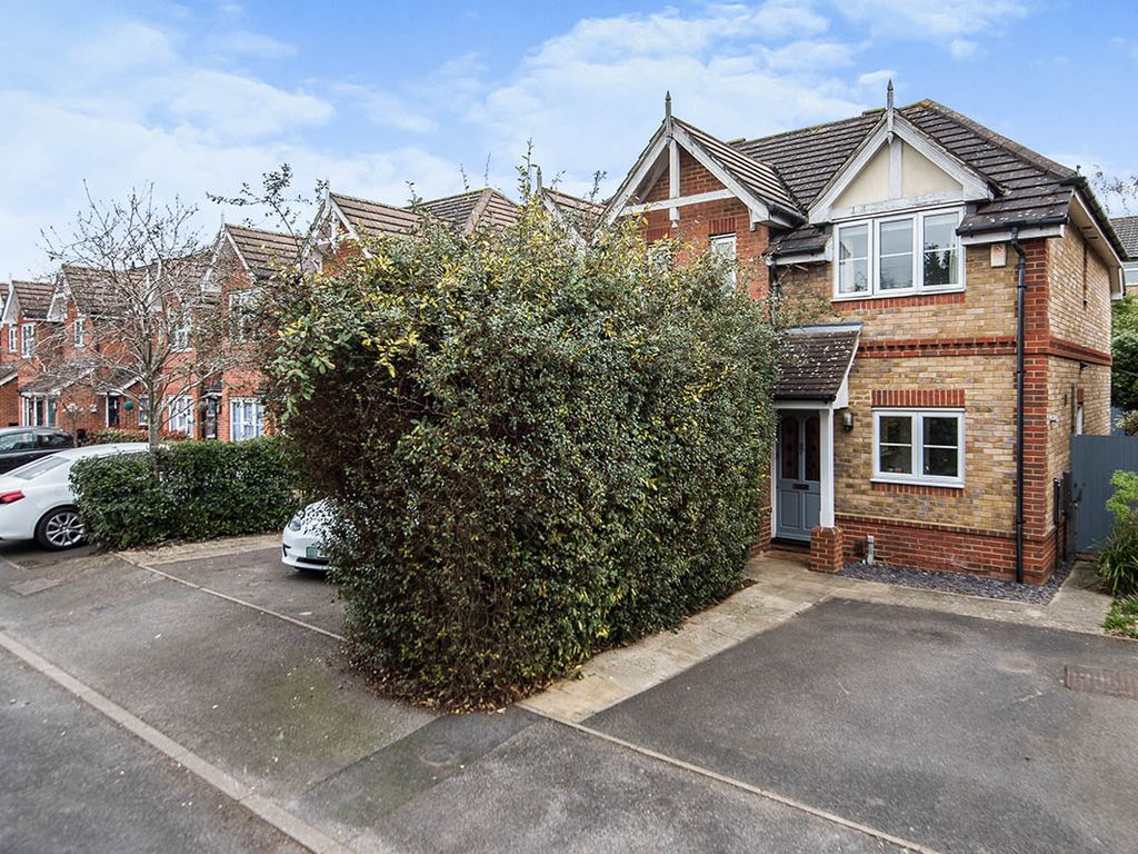 3 bed semidetached house for sale in Shelburne Drive, Whitton