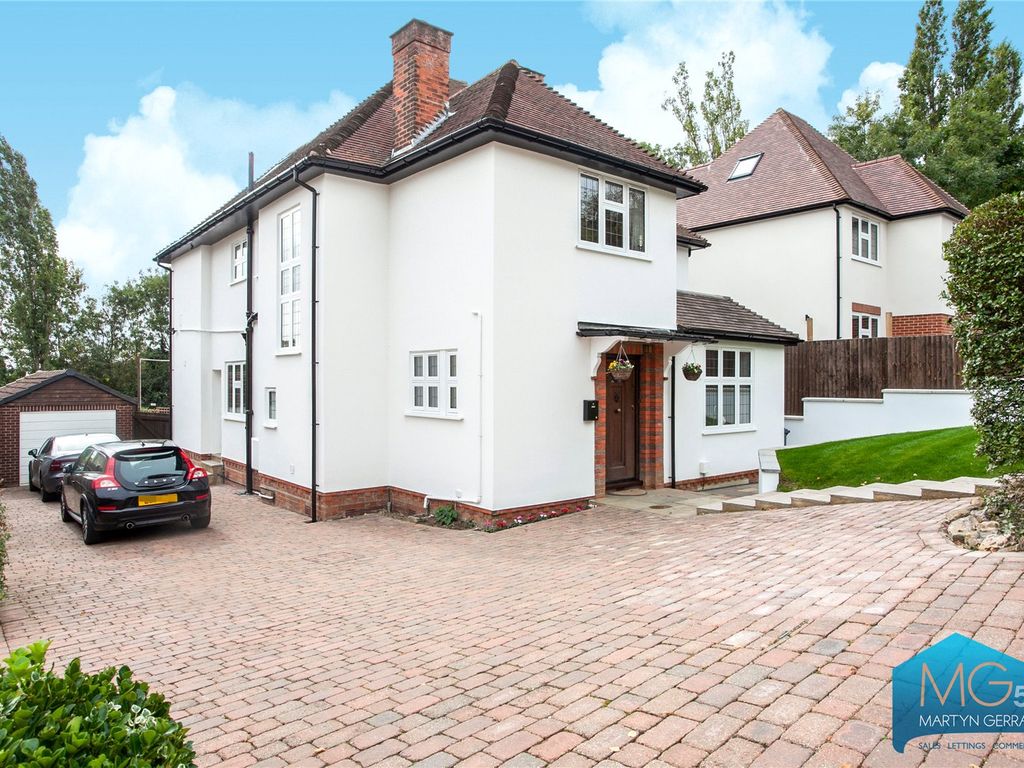 4 bed detached house to rent in Meadway, High Hertfordshire EN5