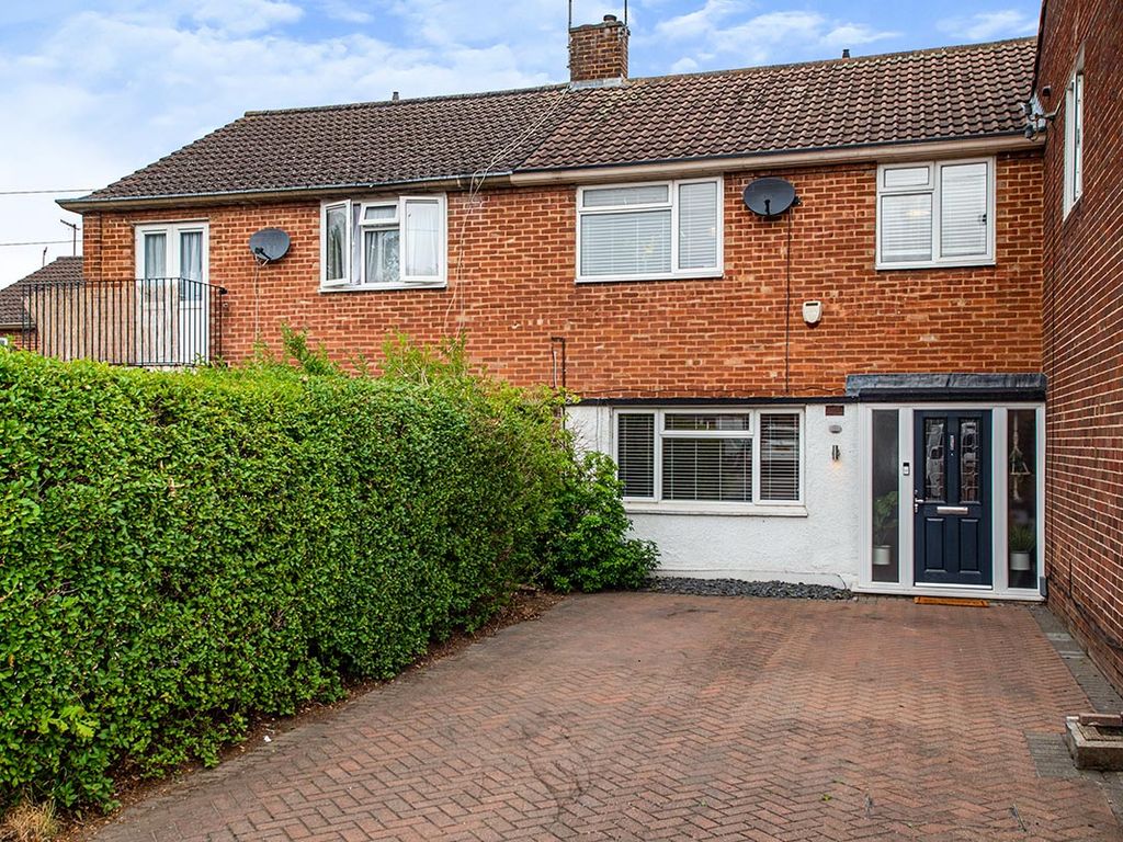 3 bed terraced house for sale in Hancroft Road, Hemel Hempstead