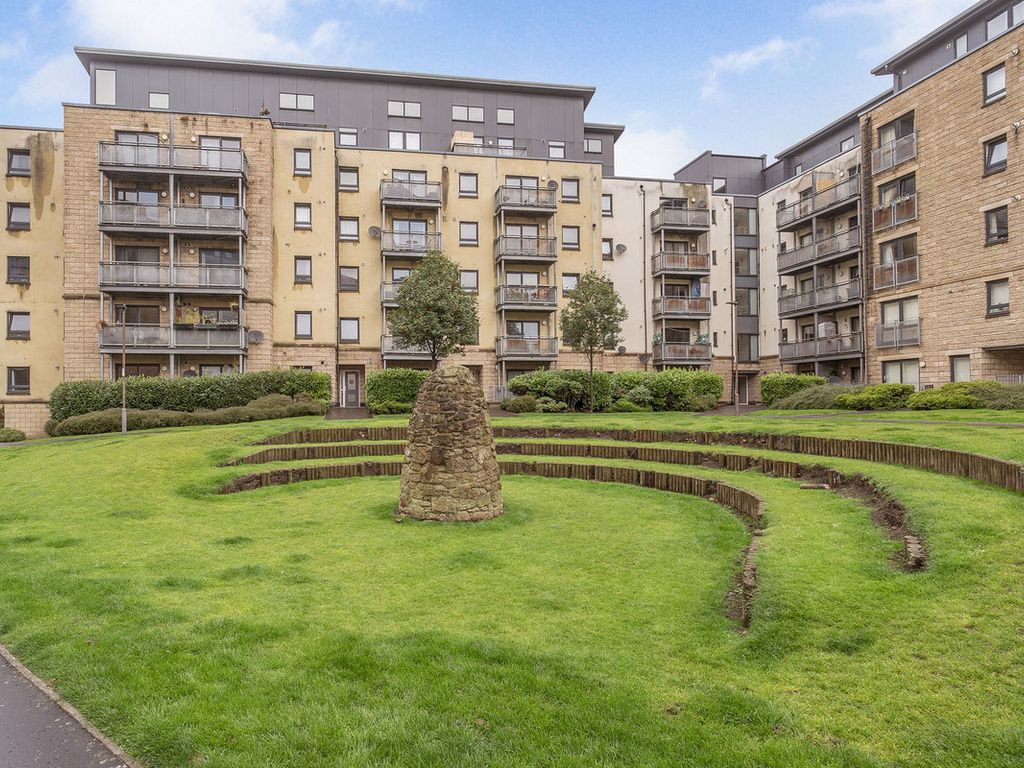 2 bed flat for sale in Hawkhill Close, Edinburgh EH7, £225,000 Zoopla