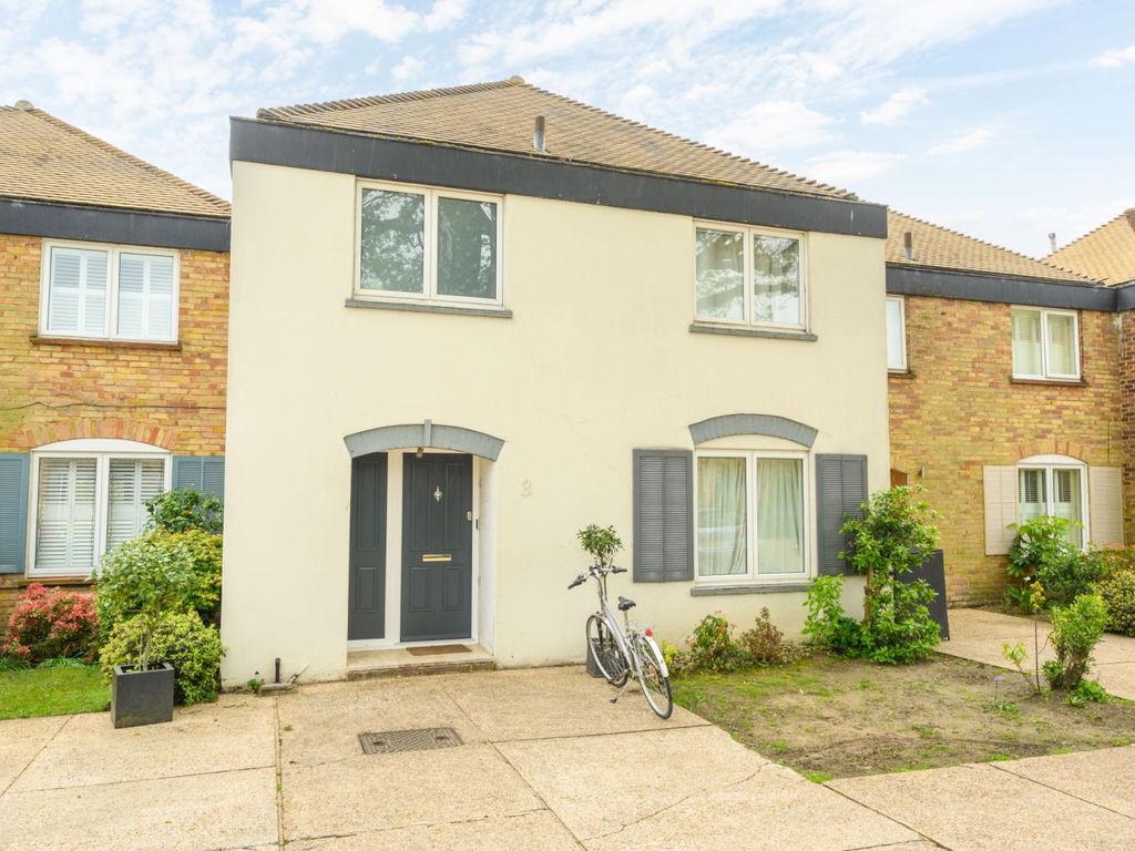 3 bed terraced house to rent in Pine Grove, Weybridge, Surrey KT13, £