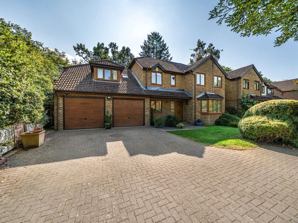 5 bed detached house for sale in Woking, Surrey GU22, £925,000 Zoopla