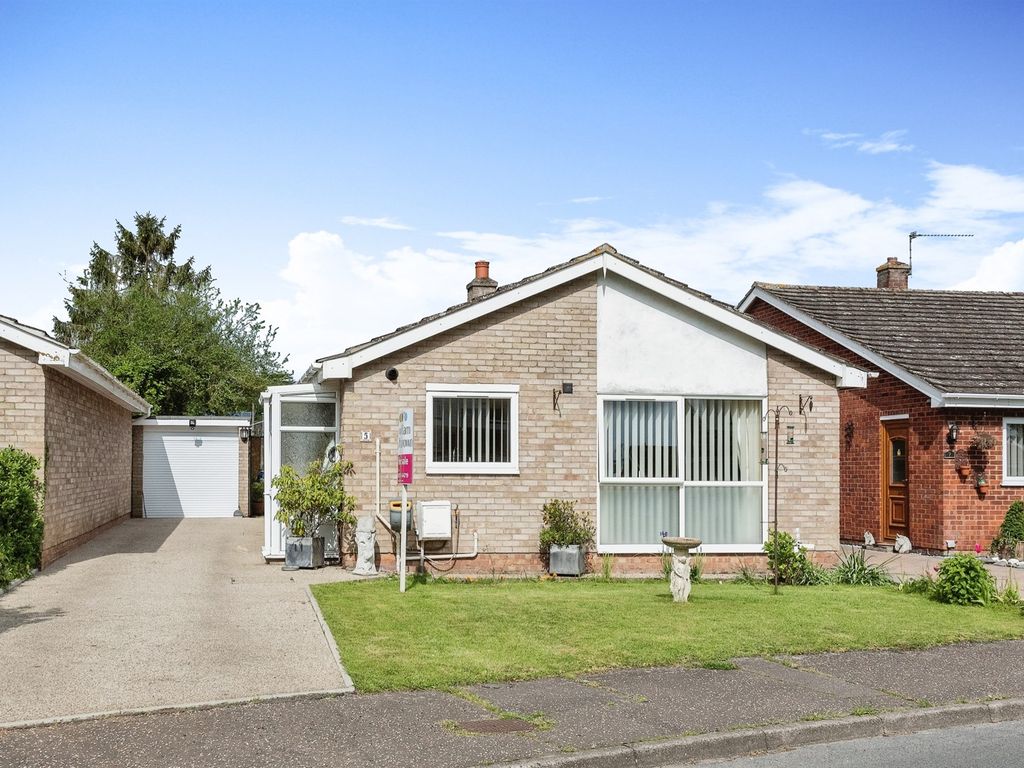 2 bed detached bungalow for sale in Copeman Road, Roydon, Diss IP22