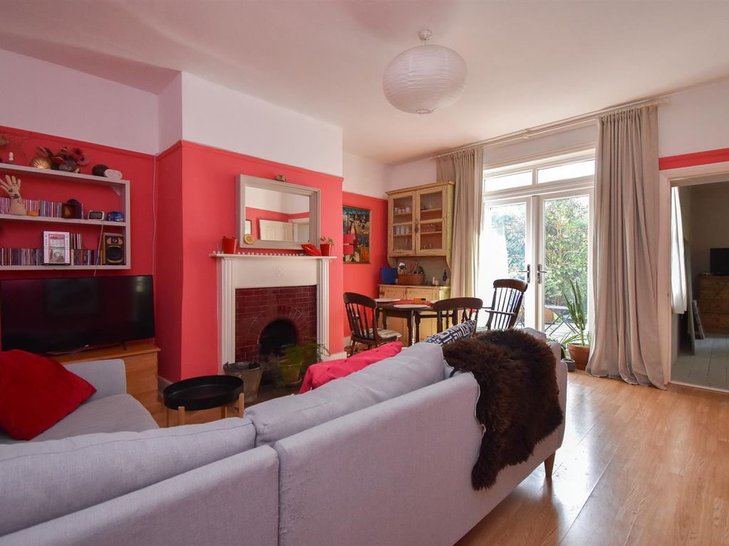 2 bed flat for sale in Cornwallis Gardens, Hastings TN34, £250,000 Zoopla