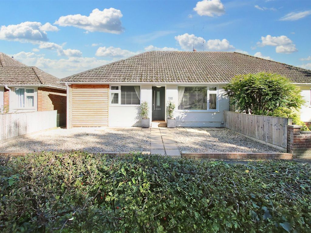 2 bed semidetached bungalow for sale in Wharf Road, Wroughton, Swindon