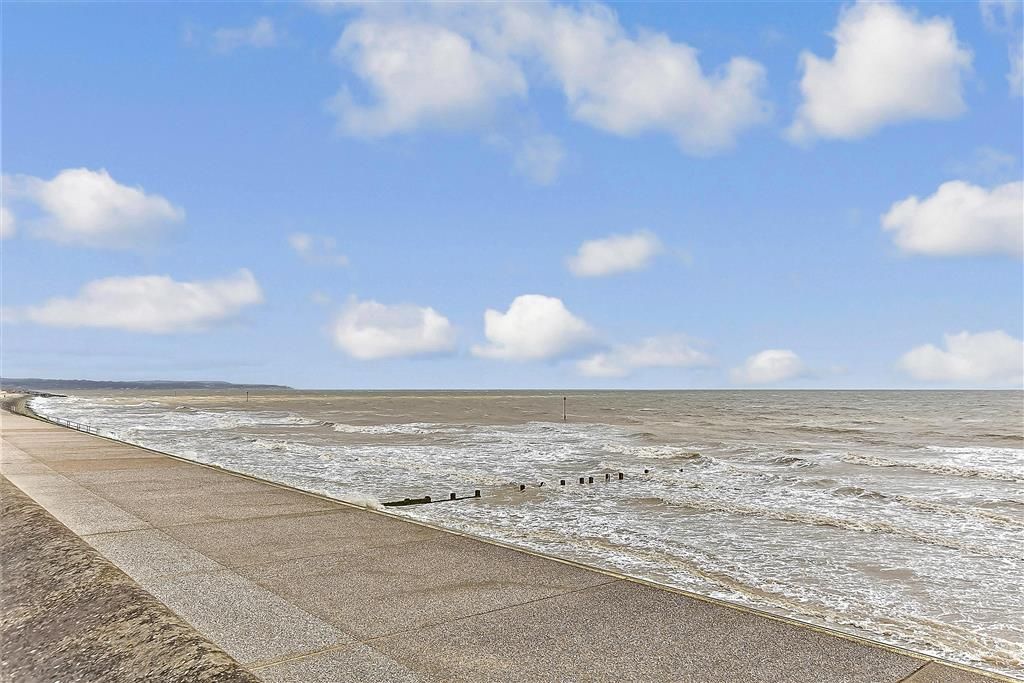 3 bed chalet for sale in The Oval, Dymchurch, Romney Marsh, Kent TN29